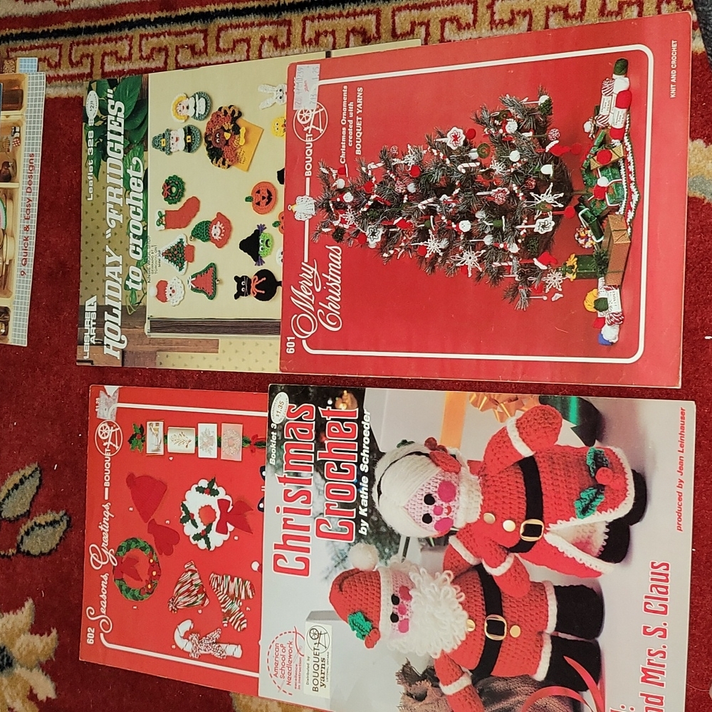 Set of 4 - Vintage Crocheted Christmas Leisure Arts Leaflets 602/328/30?/601